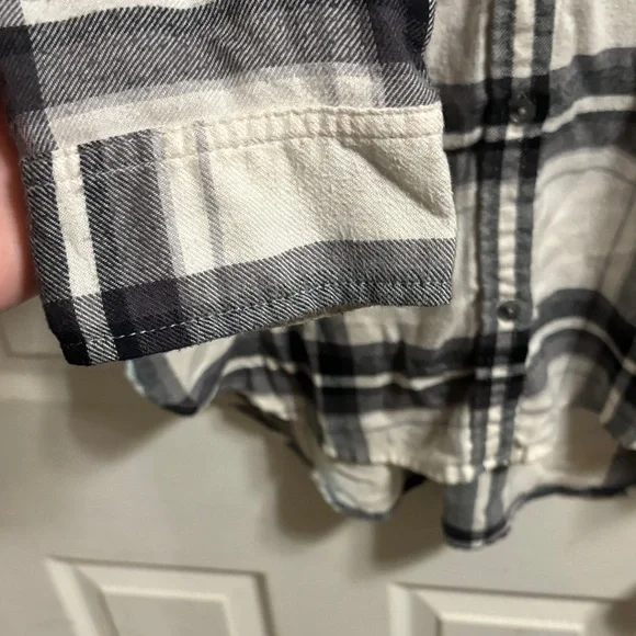 American Eagle Outfitters Black and White Plaid Button Down Shirt - Picture 6 of 11